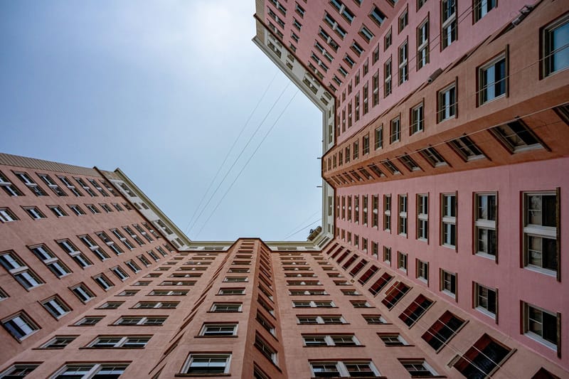  Edgewater Beach Apartments. Photo byJohn Sanford. 