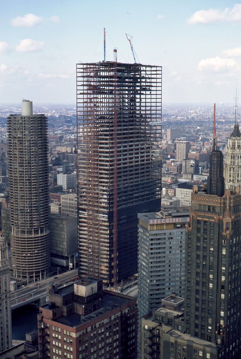 Marina City and IBM Plaza (330 N. Wabash) under construction, 1970 (Raymond L. Moldenhauer Collection)