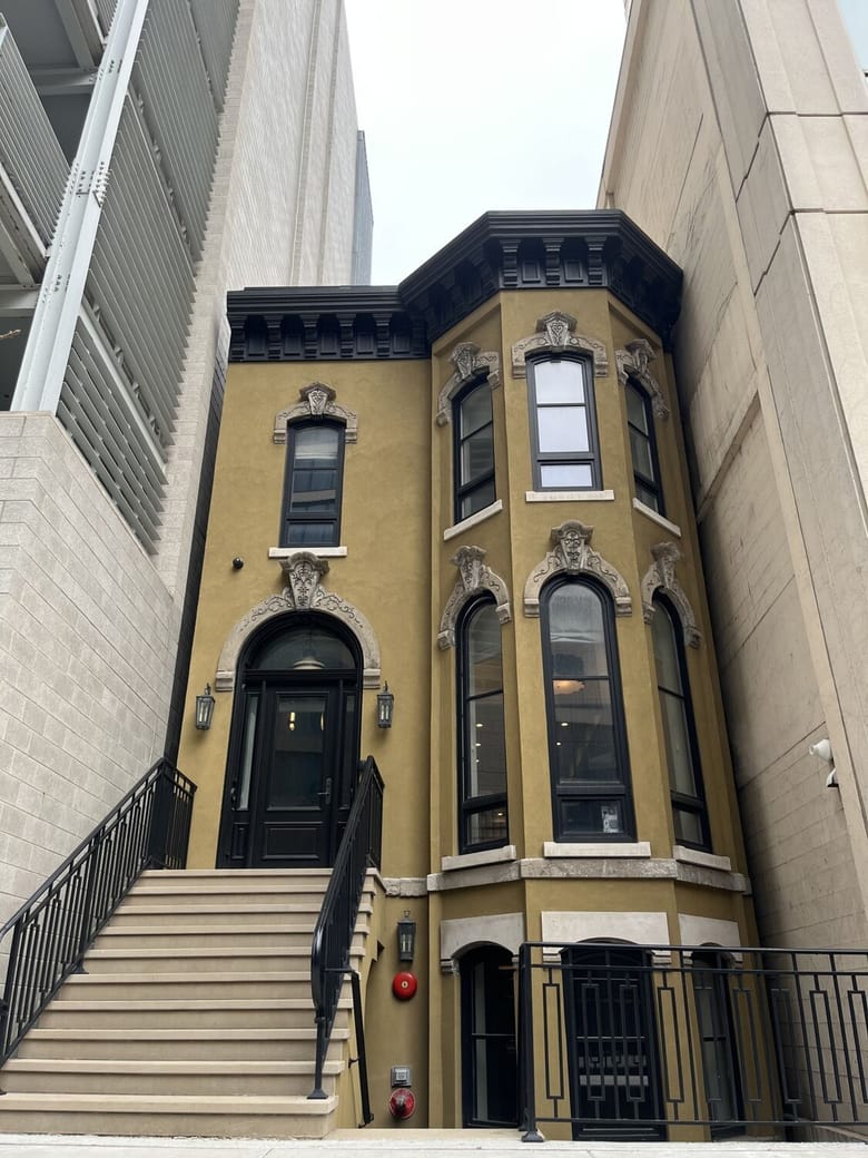 Photo: 154 W. Superior Architect: Unknown 